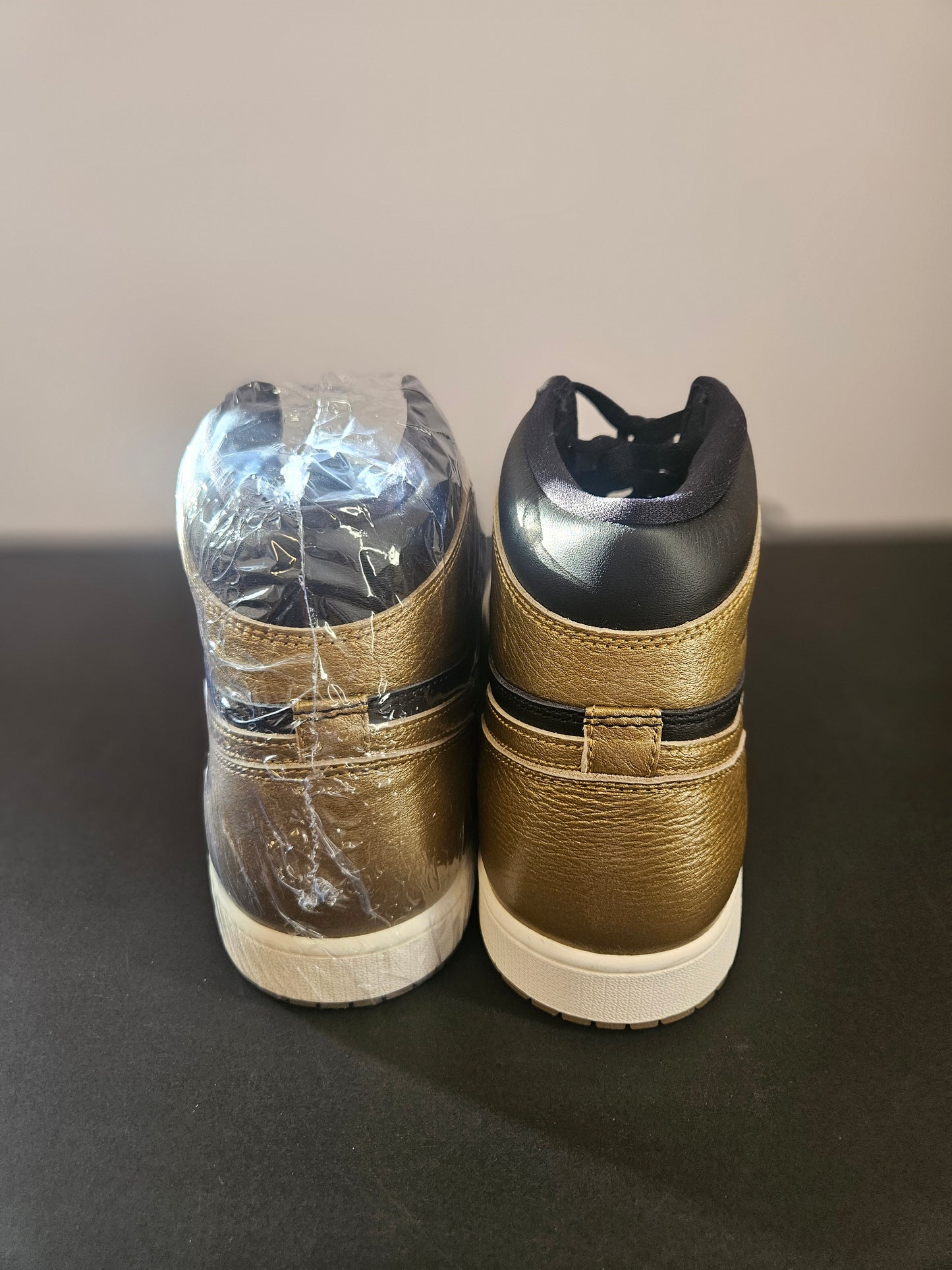 Air Jordan 1 Retro High OG " Black Gold"